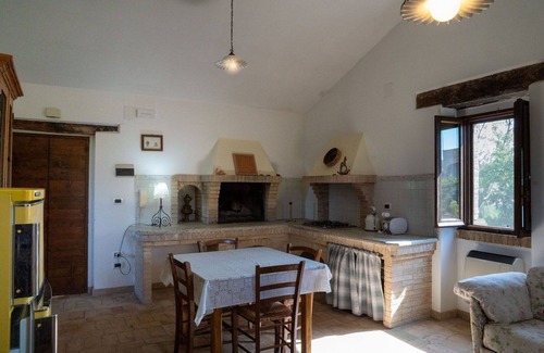 Citta Sant'Angelo Apartment | Lovely apartment for 4 people with WIFI, pool, TV, pets allowed and panoramic view