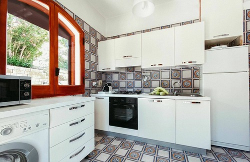 Caronia House | Lovely apartment in villa for 6 people with WIFI, hot tub, TV, patio and pets allowed
