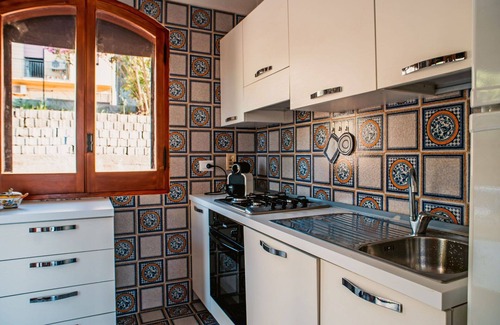 Caronia House | Lovely apartment in villa for 6 people with WIFI, hot tub, TV, patio and pets allowed