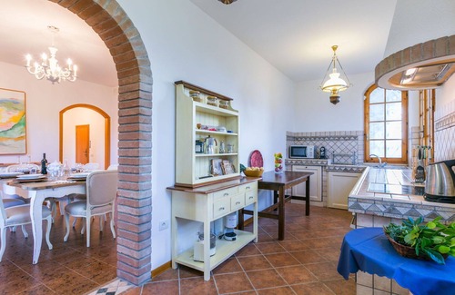 Casale Marittimo Apartment | Lovely apartment for 12 people with WIFI, TV, patio and pets allowed