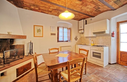 San Casciano in Val di Pesa Apartment | Lovely apartment with pool, A/C, WIFI, TV and pets allowed, close to Greve In Chianti
