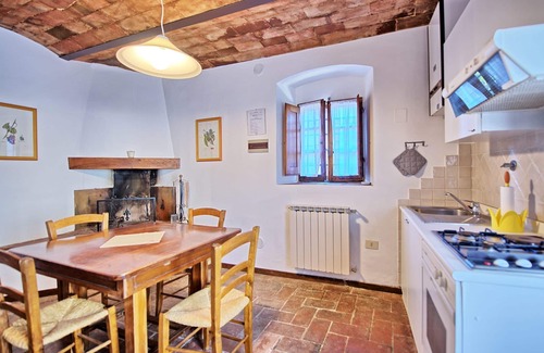 San Casciano in Val di Pesa Apartment | Lovely apartment with pool, A/C, WIFI, TV and pets allowed, close to Greve In Chianti