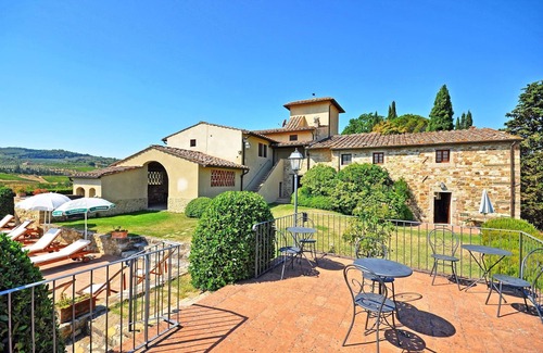 San Casciano in Val di Pesa Apartment | Lovely apartment with pool, WIFI, TV, pets allowed and panoramic view, close to Greve In Chianti