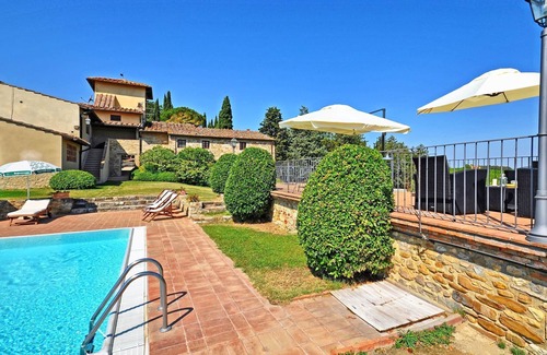 San Casciano in Val di Pesa Apartment | Lovely apartment with WIFI, pool, TV, pets allowed and panoramic view, close to Greve In Chianti