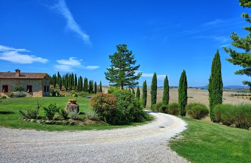 Monteroni d'Arbia Apartment | Lovely apartment for 2 guests with pool, WIFI and panoramic view, close to Siena