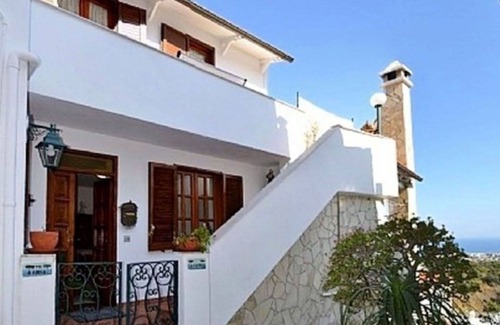 Fiaiano Apartment | Lovely apartment for 9 people with WIFI, A/C, TV and terrace