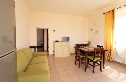 Massa Marittima Villa | Lovely apartment in villa for 4 guests with pool, WIFI, TV, terrace and pets allowed