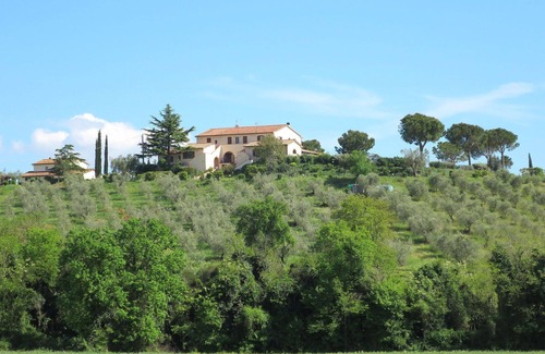 Massa Marittima Villa | Lovely apartment in villa for 4 guests with pool, WIFI, TV, terrace and pets allowed