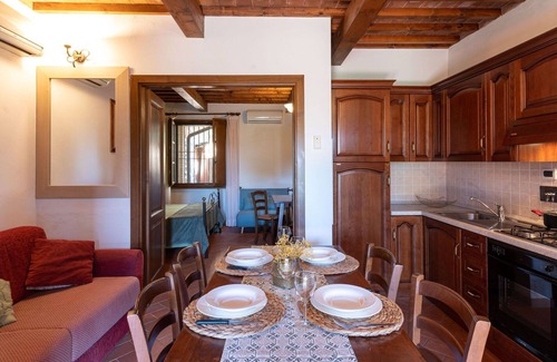 La Pesta House | Lovely apartment in villa for 2 people with A/C, WIFI, TV, terrace and pets allowed