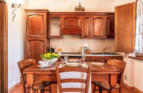La Pesta House | Lovely apartment in villa for 4 guests with WIFI, A/C, TV, terrace and pets allowed