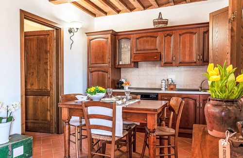 La Pesta House | Lovely apartment in villa for 4 guests with WIFI, A/C, TV, terrace and pets allowed