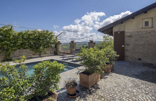 Monforte d'Alba Apartment | Lovely apartment for 4 guests with WIFI, pool, TV and balcony, close to Alba