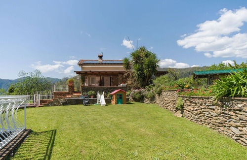 Stazzema Apartment | Lovely apartment for 6 guests with WIFI, TV, terrace and pets allowed