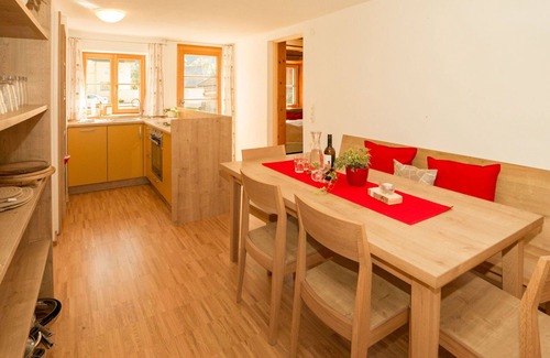 Laengenfeld Apartment | Lovely apartment for 8 people with WIFI, pool, TV, terrace and pets allowed