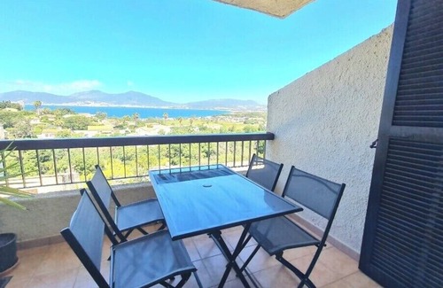 Albitreccia Apartment | Lovely apartment with pool and sea view