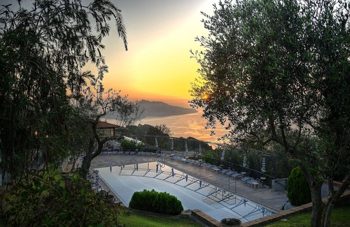 Termini Apartment | Lovely apartment with A/C, pool, WIFI, TV, terrace, panoramic view and parking, close to Sorrento