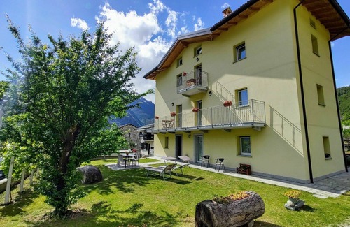 Novate Mezzola Apartment | Lovely apartment for 5 people with WIFI, TV and balcony