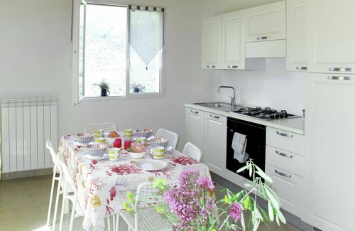 Prela Apartment | Lovely apartment for 6 people with pool, TV, terrace, pets allowed and panoramic view