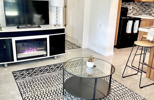 Yacht Club Apartment | Lovely Apartment! 3 min to Beach,Boats,& Sunsets!