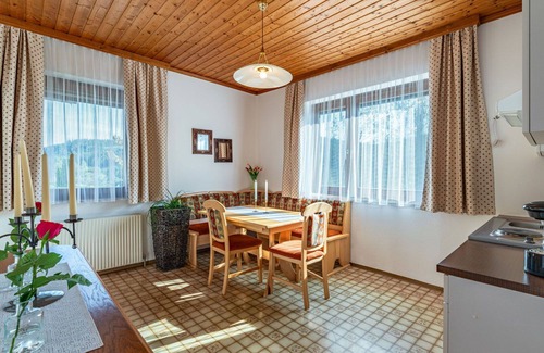 Agsdorf Apartment | Lovely apartment for 4 guests with WIFI, TV, patio and pets allowed