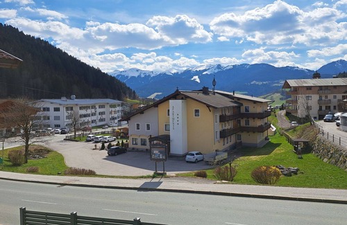 Oberau Apartment | Lovely apartment for 8 guests with WIFI, TV, balcony and panoramic view