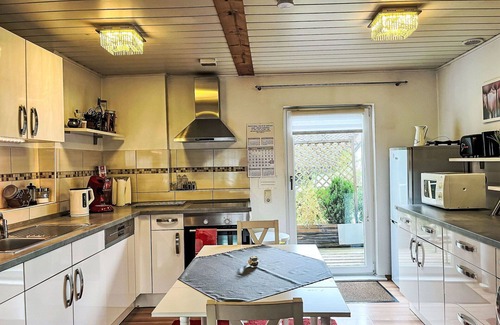Quiddelbach Apartment | Lovely apartment for 7 guests with WIFI, TV and balcony