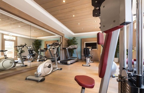 Montgenevre Apartment | Lovely apartment for 4 people with pool, WIFI, hot tub, TV, balcony, pets allowed and parking