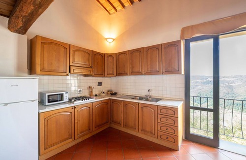 Montebonello Apartment | Lovely apartment for 6 people with pool, WIFI, A/C, TV, pets allowed and panoramic view
