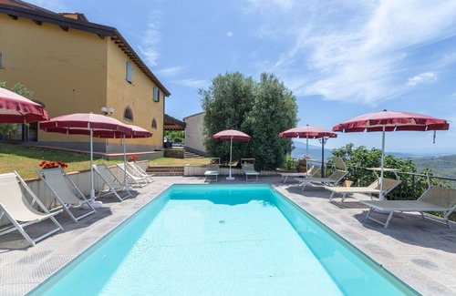 Montebonello Apartment | Lovely apartment for 6 people with pool, WIFI, A/C, TV, pets allowed and panoramic view