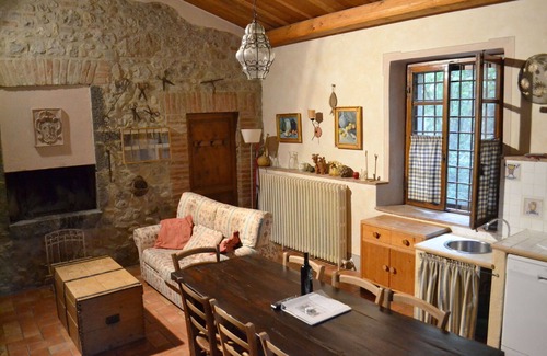 Monteleone d'Orvieto Apartment | Lovely apartment for 8 people with WIFI, pool and TV