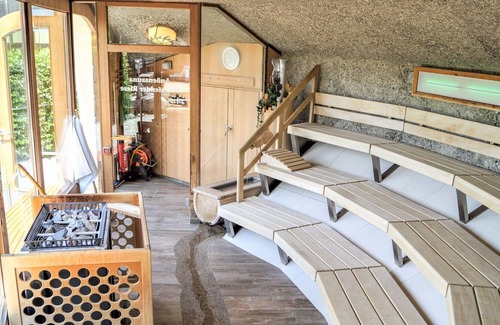 Mariapfarr Apartment | Lovely apartment for 10 people with WIFI, pool, hot tub, TV, balcony and parking