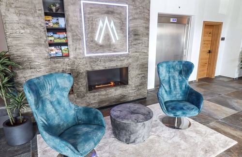 Mariapfarr Apartment | Lovely apartment for 10 people with WIFI, pool, hot tub, TV, balcony and parking