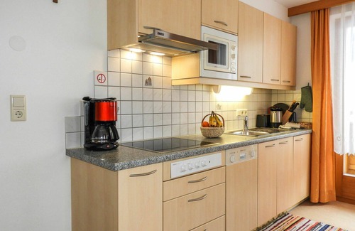 Spiss Apartment | Lovely apartment for 6 guests with WIFI, TV and patio