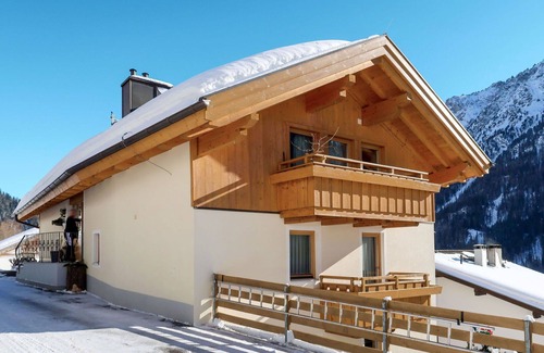 Spiss Apartment | Lovely apartment for 6 guests with WIFI, TV and patio
