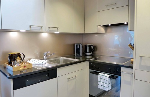 Kandersteg Apartment | Lovely apartment for 3 people with WIFI, balcony and panoramic view