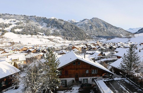 Zweisimmen Apartment | Lovely apartment for 2 people with WIFI, TV and balcony