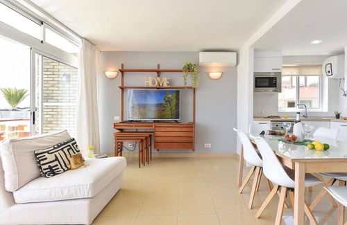 Meloneras Apartment | Lovely apartment for 6 people with A/C, WIFI, TV and balcony