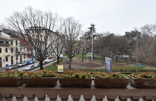 Milan Apartment | Lovely apartment for 10 people with WIFI, A/C, TV and balcony