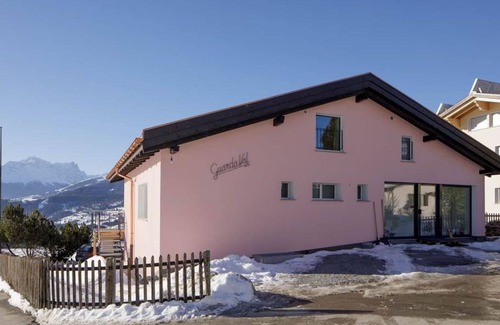 Grisons Apartment | Lovely apartment for 10 people with TV and balcony