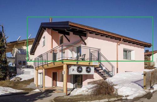Grisons Apartment | Lovely apartment for 10 people with TV and balcony