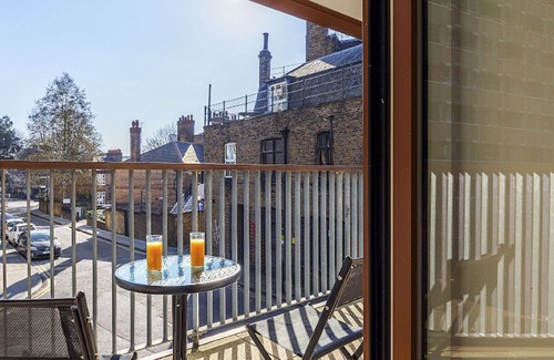 Haggerston Apartment | Lovely apartment for 2 people with WIFI and TV