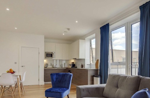 London Borough of Hounslow Apartment | Lovely apartment for 2 people with WIFI, TV and parking