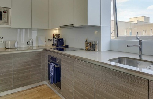 London Borough of Hounslow Apartment | Lovely apartment for 2 people with WIFI, TV and parking