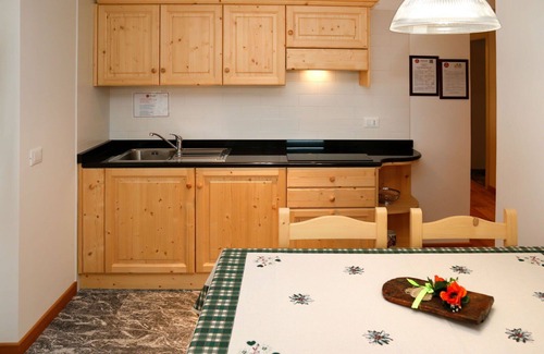 Raveo Apartment | Lovely apartment for 3 guests with WIFI, TV, patio and pets allowed
