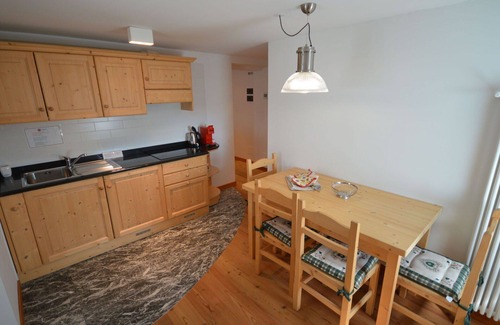 Raveo Apartment | Lovely apartment for 3 guests with WIFI, TV, patio and pets allowed