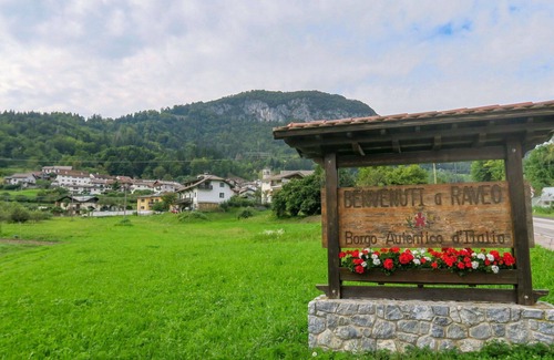 Raveo Apartment | Lovely apartment for 3 guests with WIFI, TV, patio and pets allowed