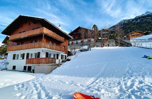 Graechen Apartment | Lovely apartment for 4 people with WIFI, TV, patio and panoramic view