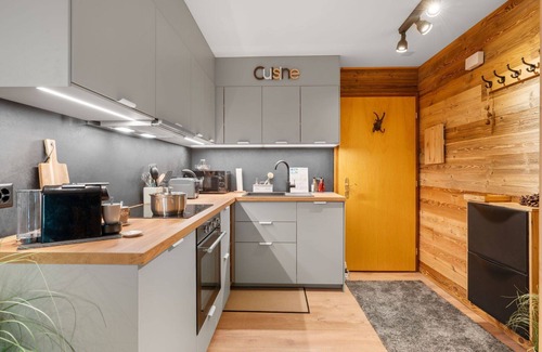 Lens Apartment | Lovely apartment for 4 guests with WIFI and patio