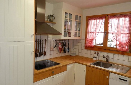 Lauenen Apartment | Lovely apartment for 4 people with WIFI and balcony