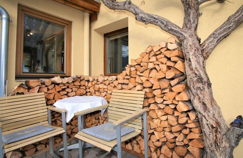 Axams Apartment | Lovely apartment for 4 guests with TV, patio and pets allowed